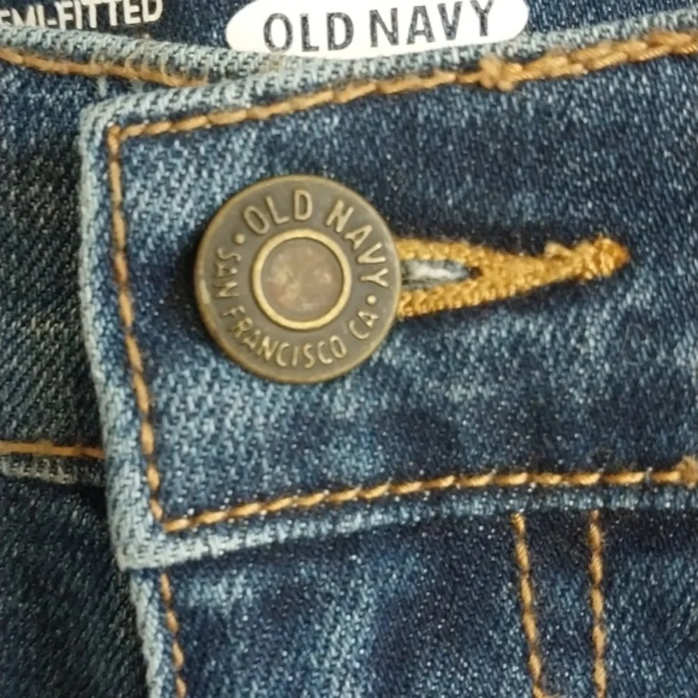 Old Navy NWT Women's Semi-Fitted Cuffed Denim Jean Shorts Size 12 Med‎ Blue Wash